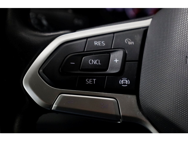 50966197-volkswagen-transporter-16