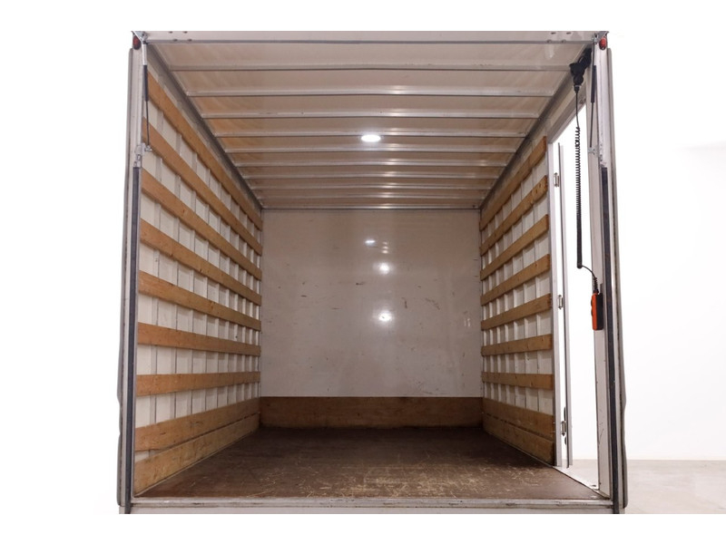 50991888-volkswagen-crafter-6