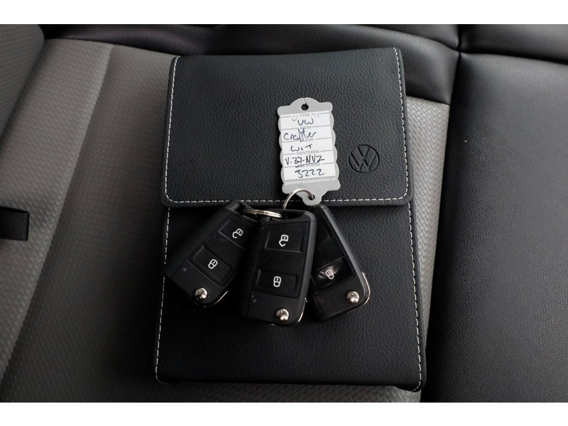 50991888-volkswagen-crafter-7