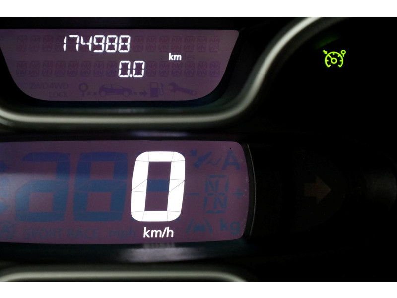 51000928-renault-trafic-16