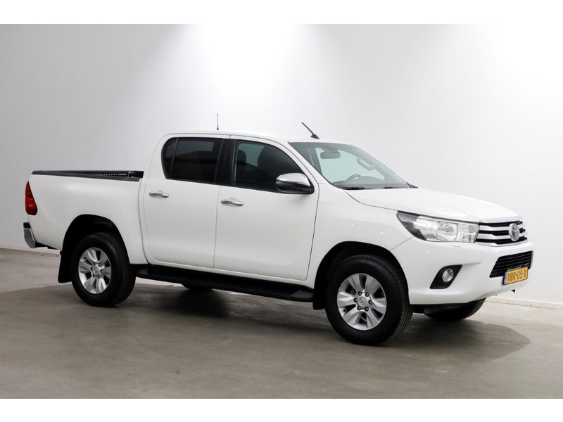 51052410-toyota-hilux-11