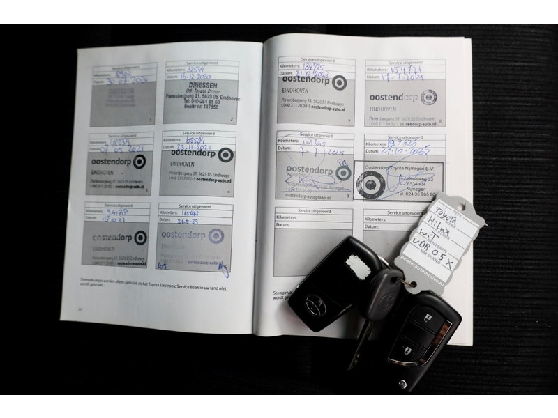 51052410-toyota-hilux-7