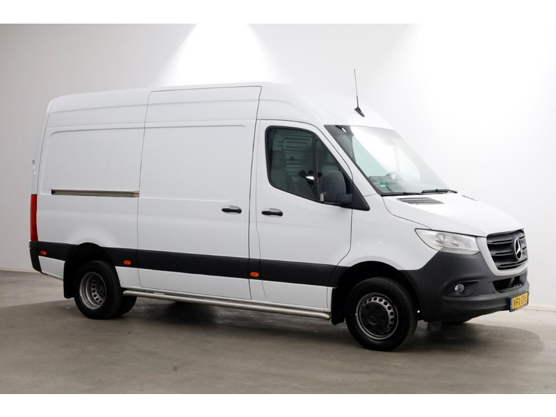 51052949-mercedes-benz-sprinter-10
