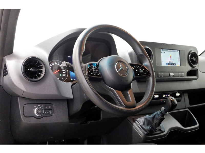 51052949-mercedes-benz-sprinter-12