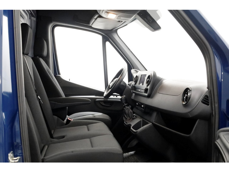 51110765-mercedes-benz-sprinter-3