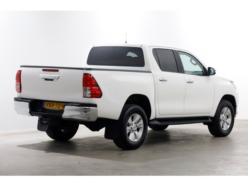 51134512-toyota-hilux-2