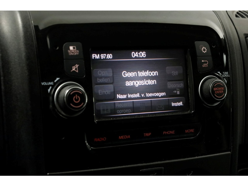 51171926-peugeot-boxer-13