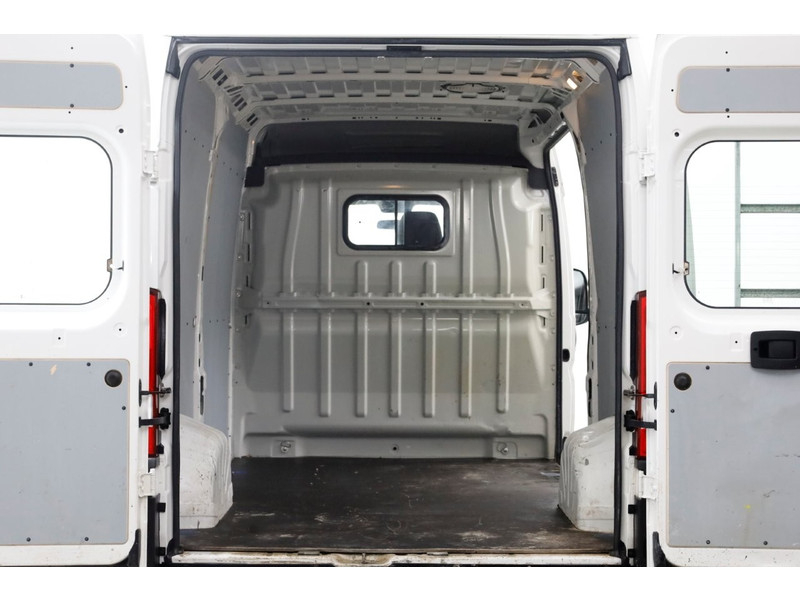 51171926-peugeot-boxer-3