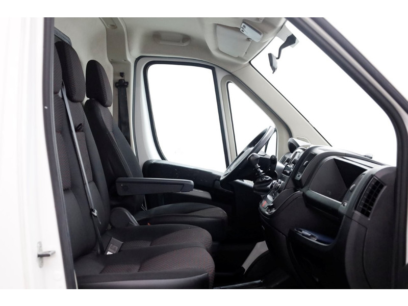 51171926-peugeot-boxer-5