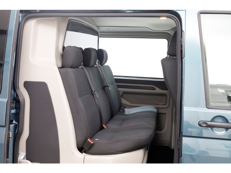 51227517-volkswagen-transporter-6