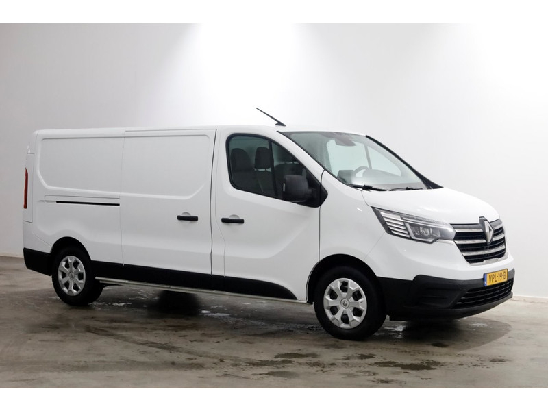 51280936-renault-trafic-11