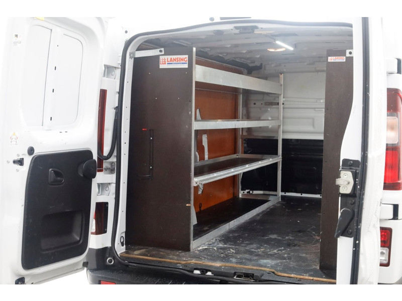 51280936-renault-trafic-13