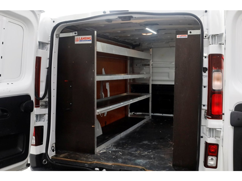 51280936-renault-trafic-14