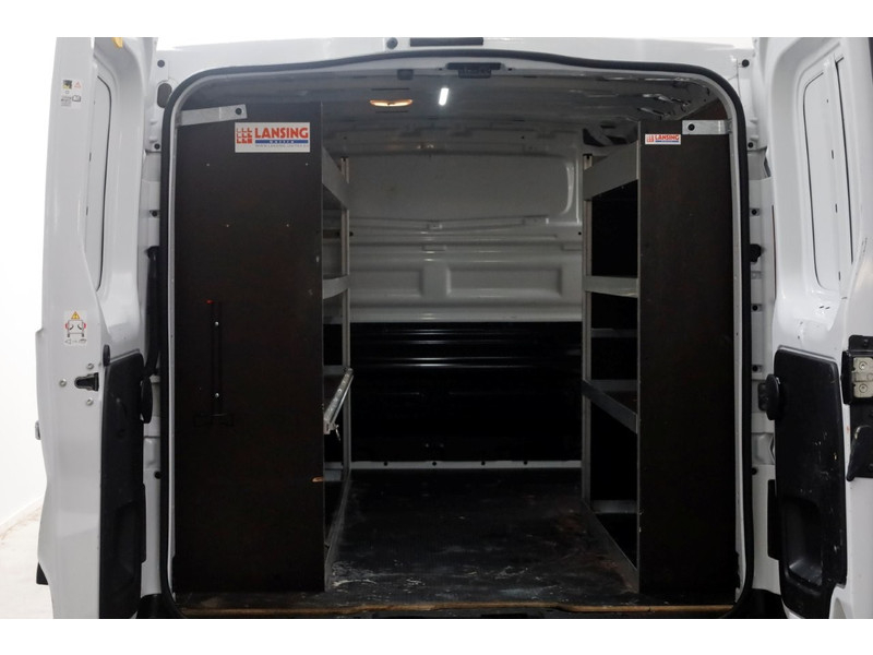 51280936-renault-trafic-5