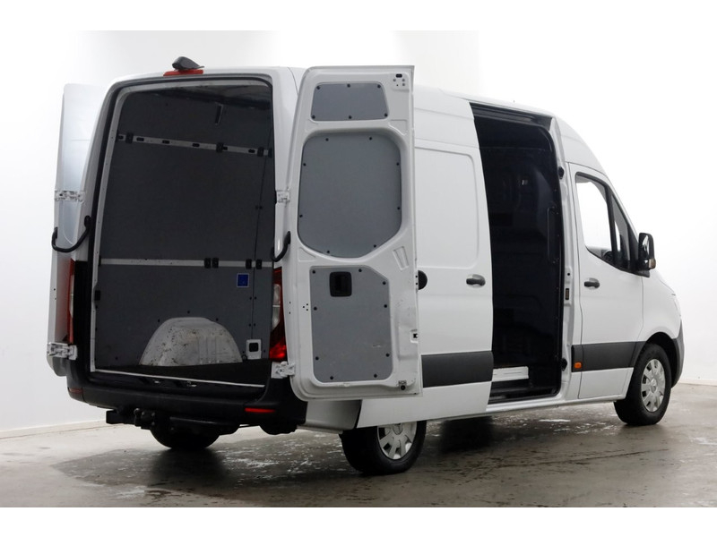 51310853-mercedes-benz-sprinter-11