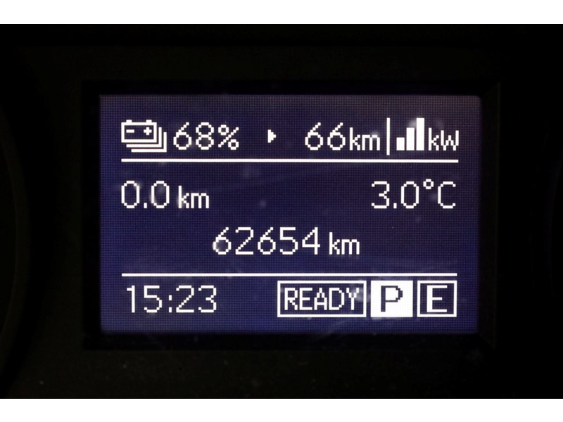 51323928-mercedes-benz-evito-16