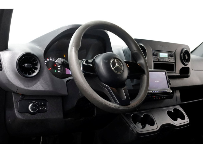 51323966-mercedes-benz-sprinter-16