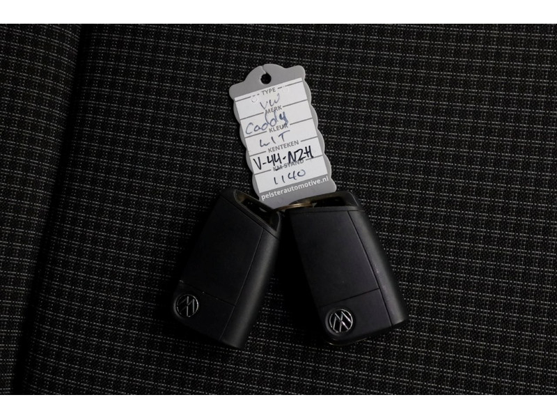 51389964-volkswagen-caddy-6