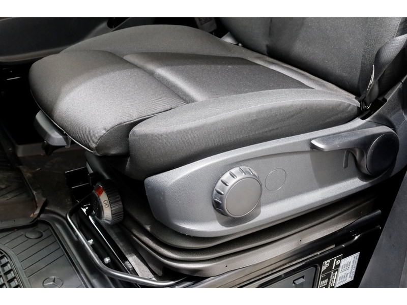 51406487-mercedes-benz--19