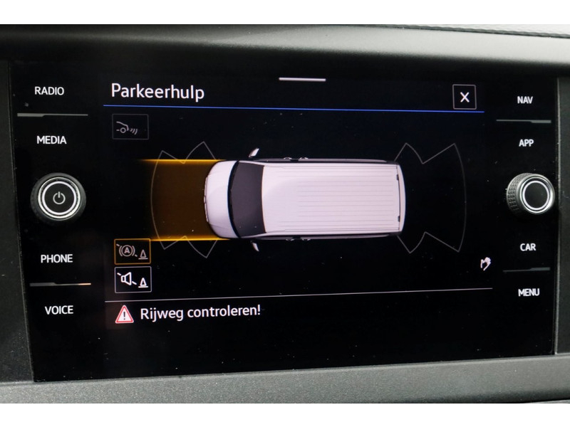 51412275-volkswagen-transporter-18