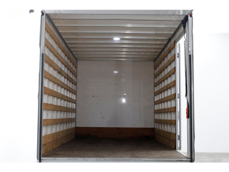 51440512-volkswagen-crafter-5