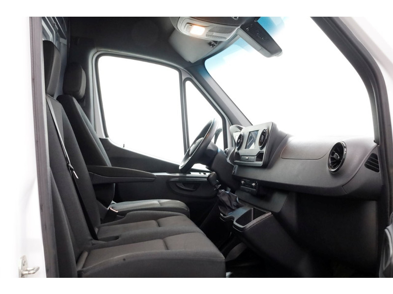 51480644-mercedes-benz-sprinter-3