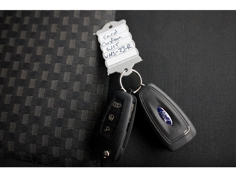 51507958-ford-transit-custom-8