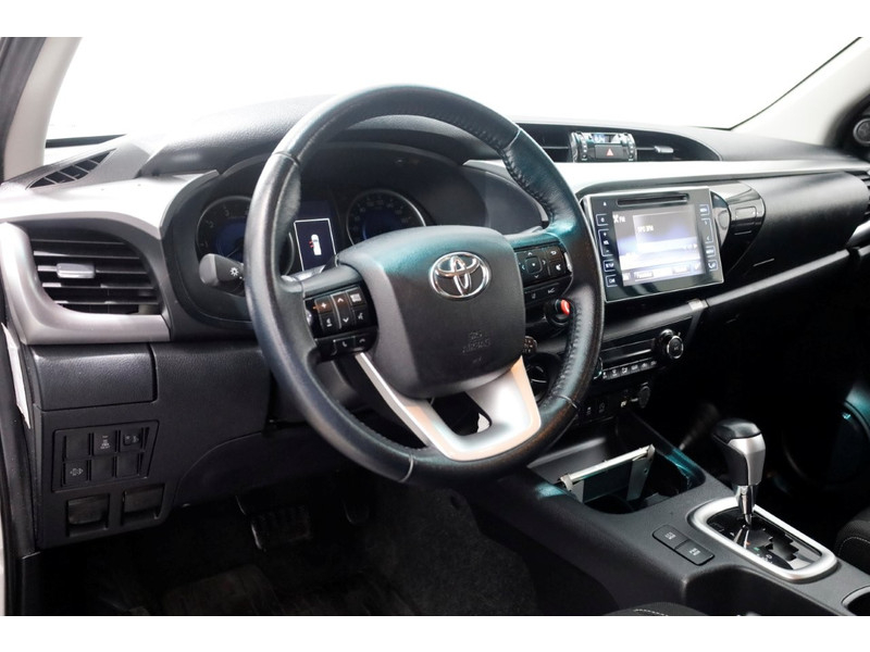 51593107-toyota-hilux-14