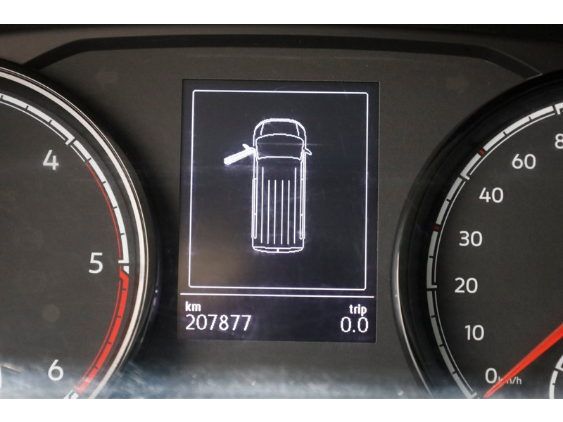 51593763-volkswagen-transporter-15