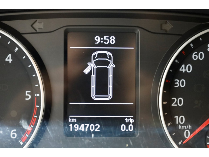 51647809-volkswagen-transporter-29