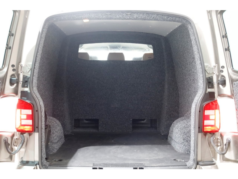 51647809-volkswagen-transporter-5