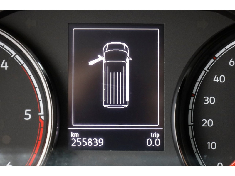 51648350-volkswagen-transporter-26