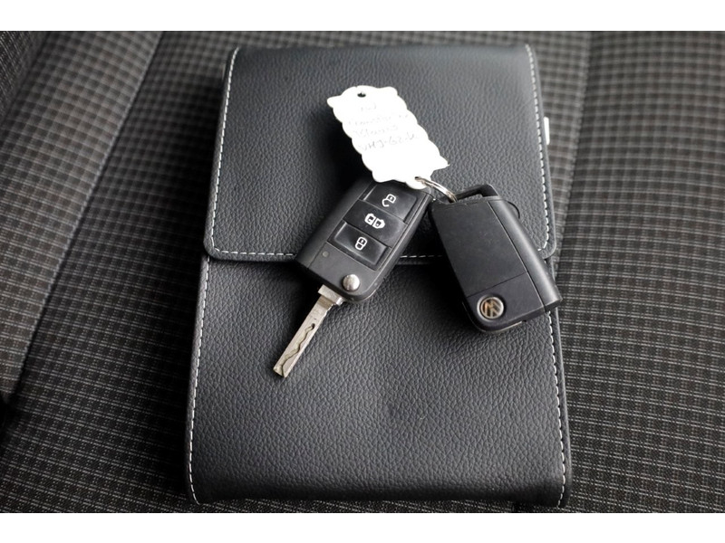 51648350-volkswagen-transporter-8