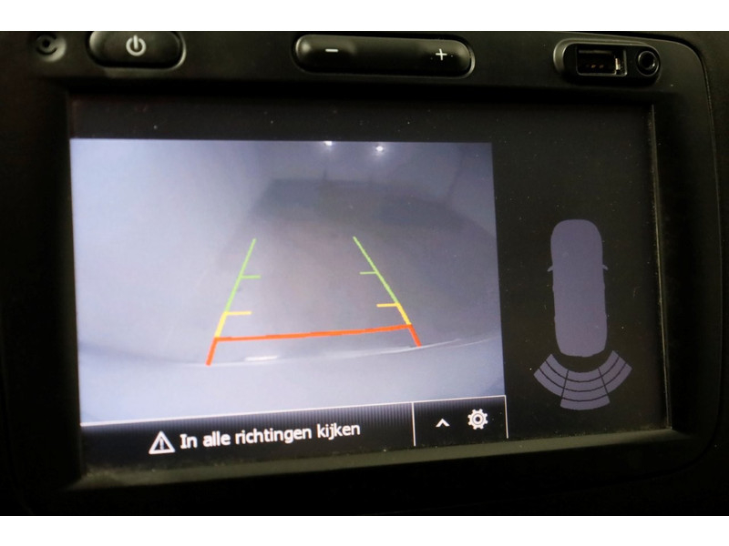 51650573-opel-vivaro-15