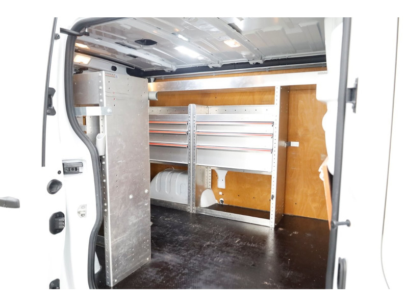 51650573-opel-vivaro-6