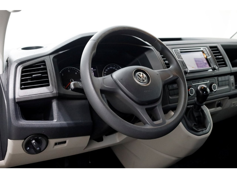 51651533-volkswagen-transporter-15