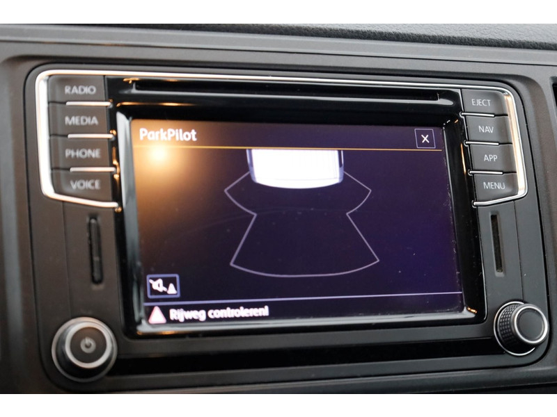 51651533-volkswagen-transporter-18