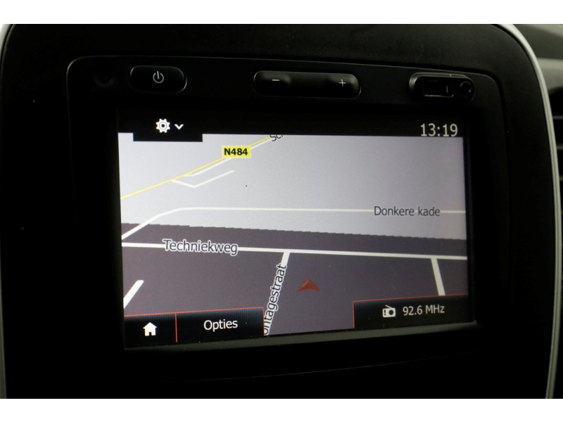 51802556-renault-trafic-15