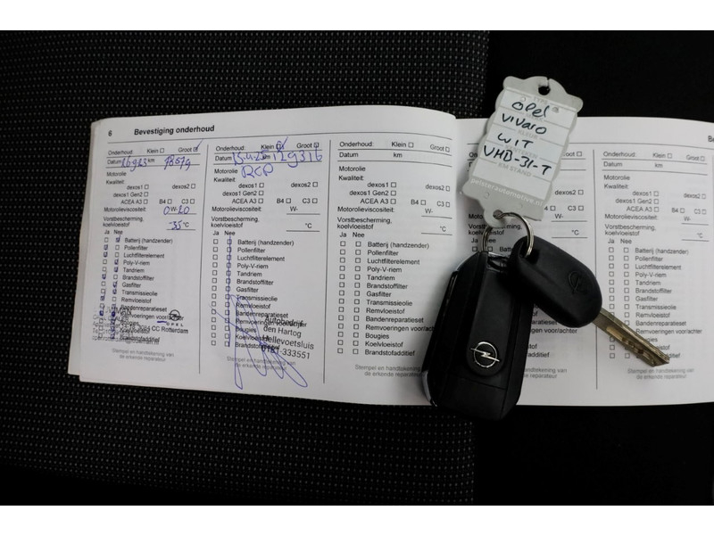 51852653-opel-vivaro-8