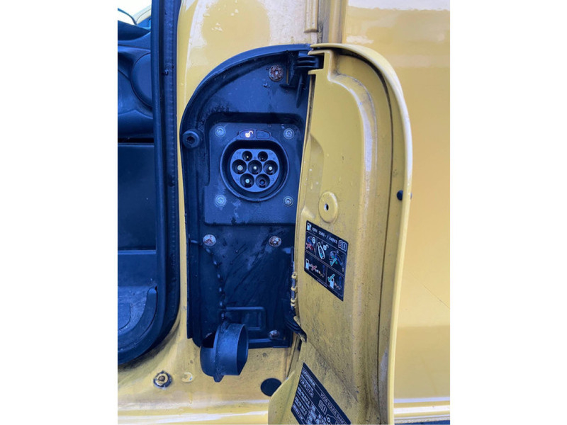 51863140-mercedes-benz-evito-6