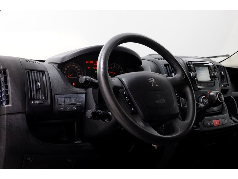 51864698-peugeot-boxer-13