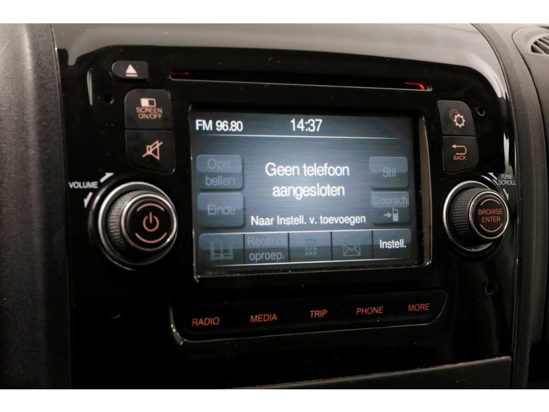 51864698-peugeot-boxer-15