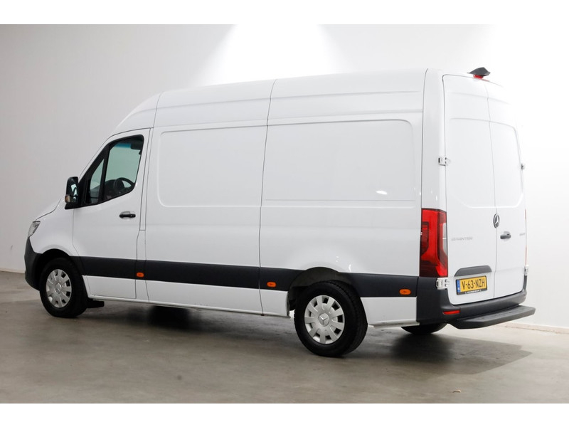 51907776-mercedes-benz-sprinter-9