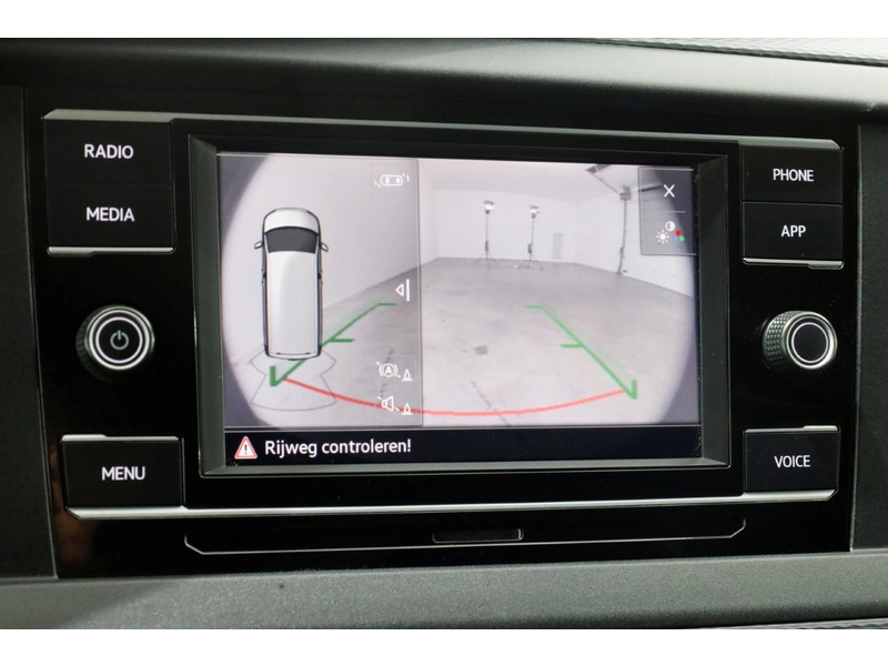 51919254-volkswagen-transporter-13