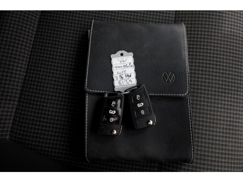 51919254-volkswagen-transporter-6