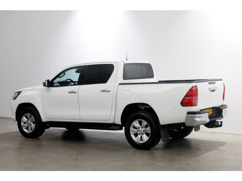 51944707-toyota-hilux-10