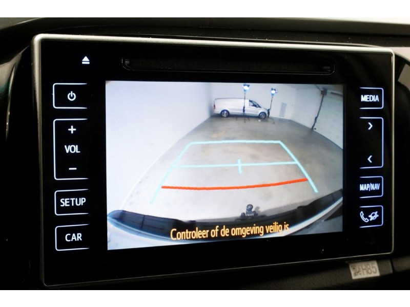 51944707-toyota-hilux-14