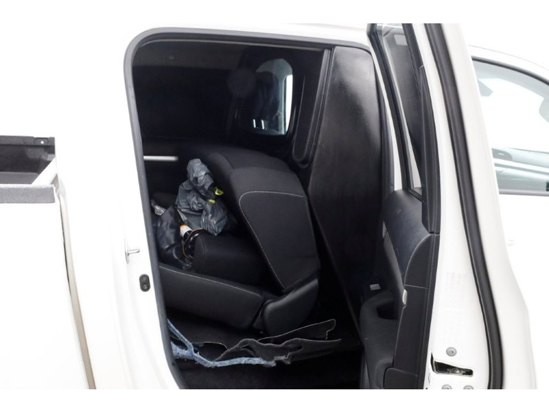 51944707-toyota-hilux-5