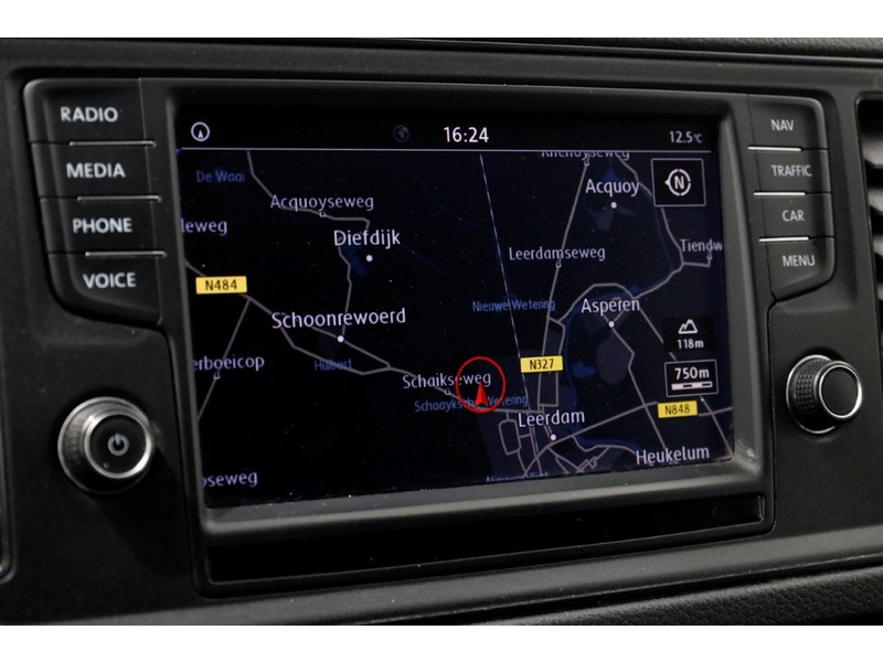 51977198-volkswagen-crafter-15