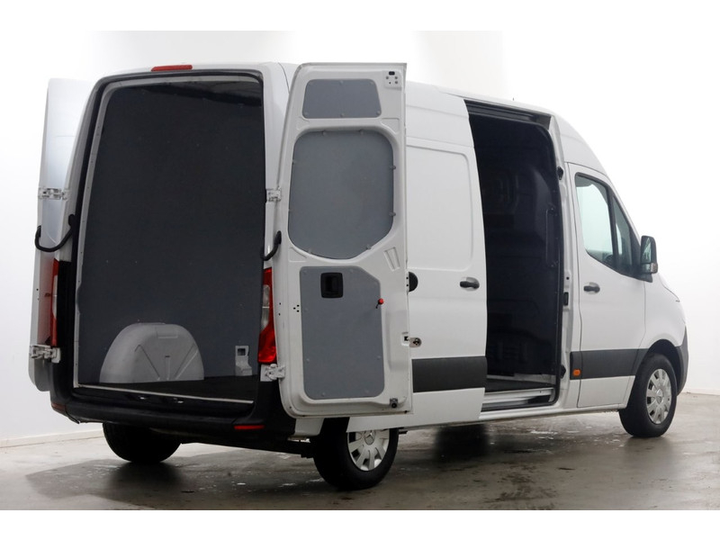 51977367-mercedes-benz-sprinter-11